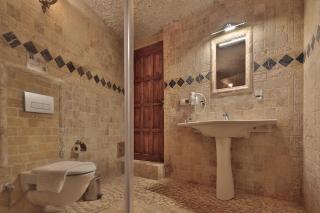Shoestring Cave House - 6