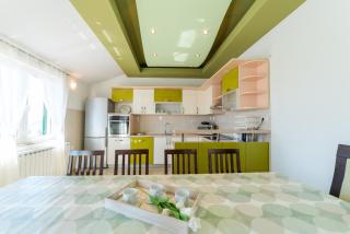 Crowonder Sun&Fun Holiday House with Large Swimming Pool, Playroom and Garden - Bibinje - 4