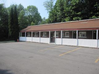 Pinecrest Motel - 6