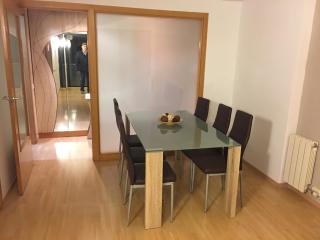 Spacious Apartment in Terrassa with Shared Pool, 85 m² - 1