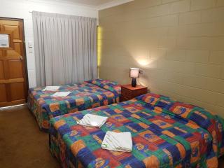 Commercial Hotel - 7