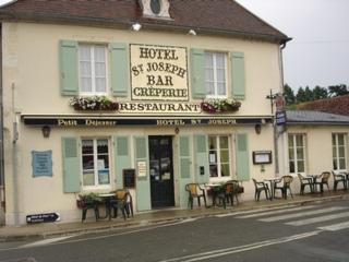 Logis hotel Saint-Joseph - Sancoins - 0