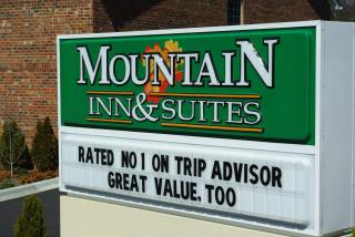 Mountain Inn & Suites Airport - Hendersonville - Hendersonville - 1