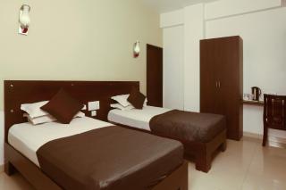 Hotel Metropolitan Near Sindhi Camp - 4