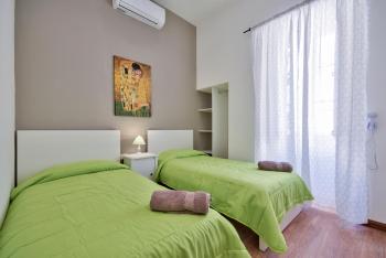 Valletta Luxe 3-Bedroom Duplex Penthouse with Sea View Terrace and Jacuzzi, La Valette (photo 5)