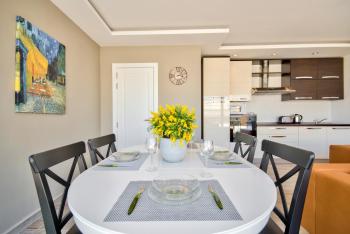 Valletta Luxe 3-Bedroom Duplex Penthouse with Sea View Terrace and Jacuzzi, La Valette (photo 4)