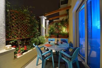 Oasis veranda under columns.Kolonaki embassy area., Atény (fotografie 5)
