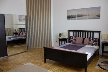 Home at Parliament, Budapest (photo 5)