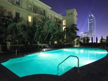 Top Floor 3 Bed 3 Bath Penthouse Living In Luxury, Los Angeles (photo 2)