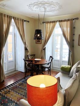 Remodeled Historic Apartment in Bairro Alto, Lisabon (fotografie 2)