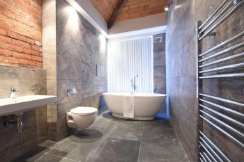 Stunning Penthouse Slps 20 (38 A4), Manchester (photo 2)