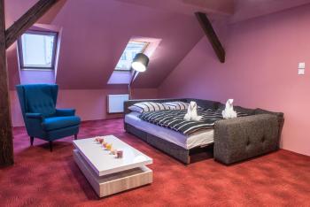 Spacious and Quiet Attic Flat in Centre, Praha (fotografie 4)