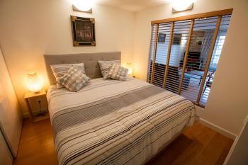 Central & Quiet Canal Apartment, Amsterdam (photo 5)