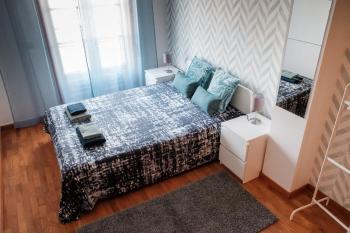 apartment with balcony in the square, Porto (fotografie 2)