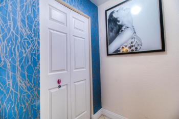Strip View Ultra Modern Condo, Las Vegas (photo 3)