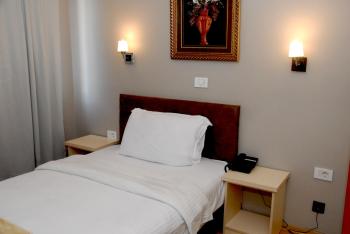 Hotel Super 8, Skopje (photo 4)