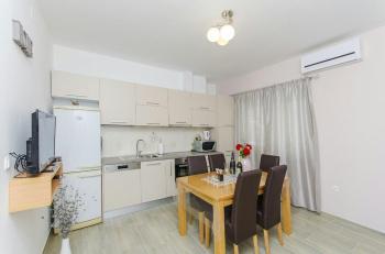 Family friendly apartments with a swimming pool Split - 14203, Split (photo 3)