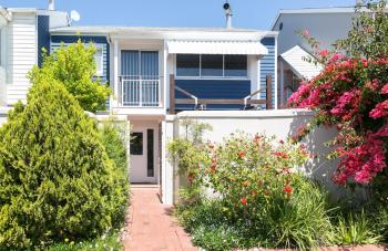 Waterfront - 10 Spinniker Knysna Quays-3 BR life on the water, Найсна (фото 2)