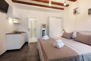 Studio Apartments Insula, Split (photo 2)