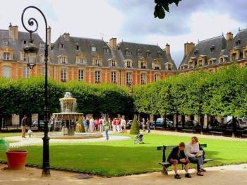 Chic Paris Retreat, Steps from Notre Dame and Le Marais, Paris (photo 2)