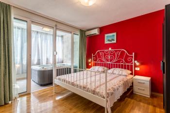 Apartment Antonija with jacuzzi, Split (photo 2)