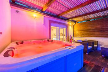 Alena apartment with jacuzzi, Сплит (фото 5)