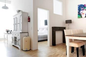 SC 02 by ROCKCHAIR Apartments l SUPERHOST Status l 4 Bedrooms Boxspringbeds 2 Bathrooms Balcony Elevator - Cozy Family & Business Flair welcomes you!, Berlin (Foto 2)