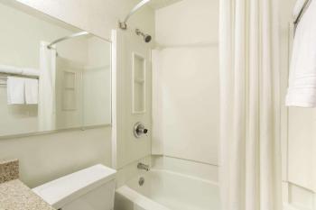Super 8 by Wyndham Richmond/Broad Street, Ричмонд (фото 4)