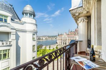 Amora Homes Breathless view Parliament 2 Luxury Suites with terrace FREE PARKING RESERVATION NEEDED, Budapest (photo 2)