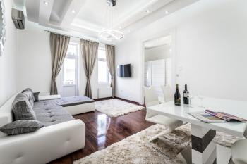 Amora Homes Breathless view Parliament 2 Luxury Suites with terrace FREE PARKING RESERVATION NEEDED, Budapest (photo 4)