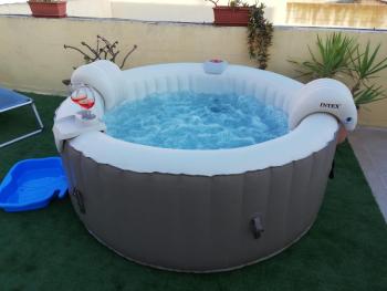 Studio apartment with private terrace, Jacuzzi & views, Mosta (foto 5)