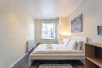 Stylish and Homely 4 Bedroom Home in East London, London (photo 3)