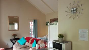 Periwinkle, Grove ,Acorn & Sage Cottages, Clarens (photo 3)