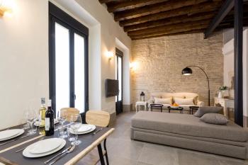 Oak & Sandstone Studio - Space Maison Apartments, Sevilla (Foto 2)