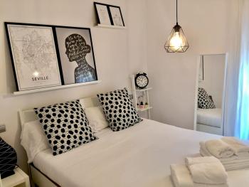 Selecta Apartamento con piscina en Calle Juzgado, Sevilla (Foto 4)