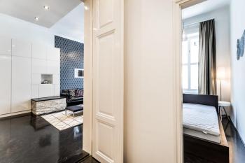 BpR B&W Elegant Home, Budapest (photo 5)