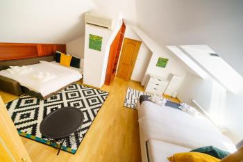 HOME ALONE 5BR+3BATH Penthouse in center of Prague, Praha (fotografie 5)
