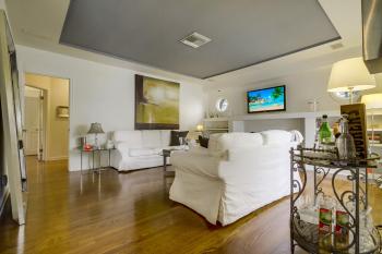 A Touch of Cape Cod in West Hollywood, Los Angeles (photo 3)