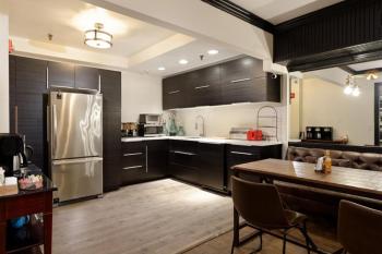 Independence Square 308, Top Floor Hotel Room with Ideal Downtown Location, Аспен (фото 3)