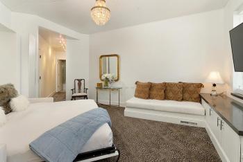 Independence Square 310, Chic, Remodeled Studio w/ Great Location in Aspen, A/C, & Kitchenette, Aspen (photo 4)
