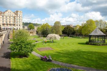 Stunning Spacious Central Apartment near Parade Gardens, Bath (photo 2)