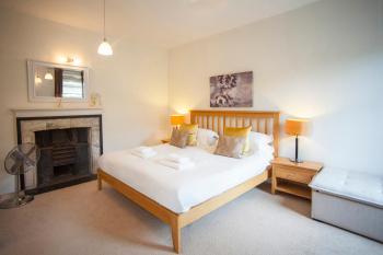 Stunning Spacious Central Apartment near Parade Gardens, Bath (photo 5)
