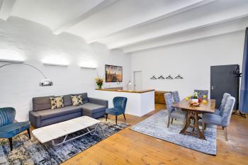 The Melchior, Luxury Industry Loft in Mitte, group & family friendly, 2 bath rooms, big dining table, ideal for 4 - 6 Guests, Berlín (foto 3)
