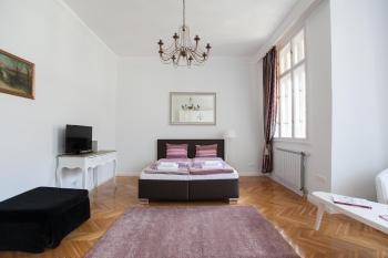 Chic & Charm Apartment, Budapest (photo 2)