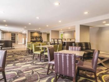 La Quinta Inn & Suites by Wyndham Cleveland - Airport North, Cleveland (photo 5)