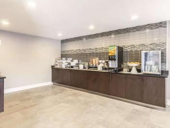 La Quinta Inn & Suites by Wyndham Cleveland - Airport North, Cleveland (photo 5)