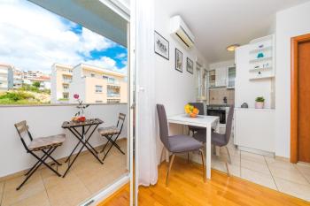 Spacious studio with balcony, close to the Znjan beach, Split (zdjęcie 3)