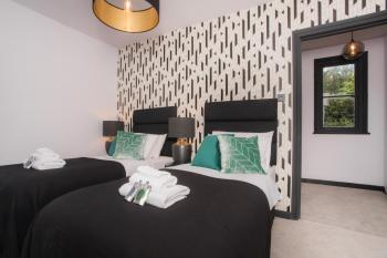 Locksbrook Lodge - Hot Tub - Spacious Outdoor Space, Bath (photo 5)