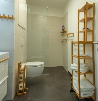 Yellow Flower Apartment with Pool - 5 min to Lake, Vídeň (fotografie 4)