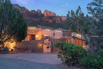 Modern, Luxury Studio With Awe Inspiring Red Rock Views Private Trail Head - Outdoor Firepit, Indoor Fireplace, on Property Sauna, Aromatherapy Steam Room, Hot Tub, Pools and Wellness Services, Sedona (photo 2)